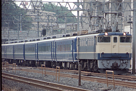 JR東日本 EF65形1000番台|14系座席車 EF65 1026|14系0番台