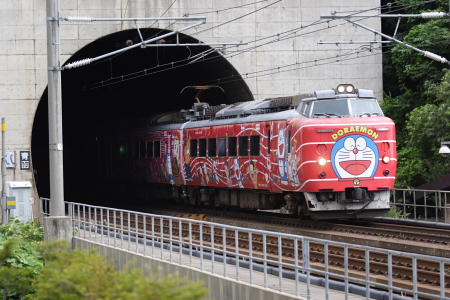 JR北海道 781系 クモハ781-7 (回送)ドラえもん海底列車